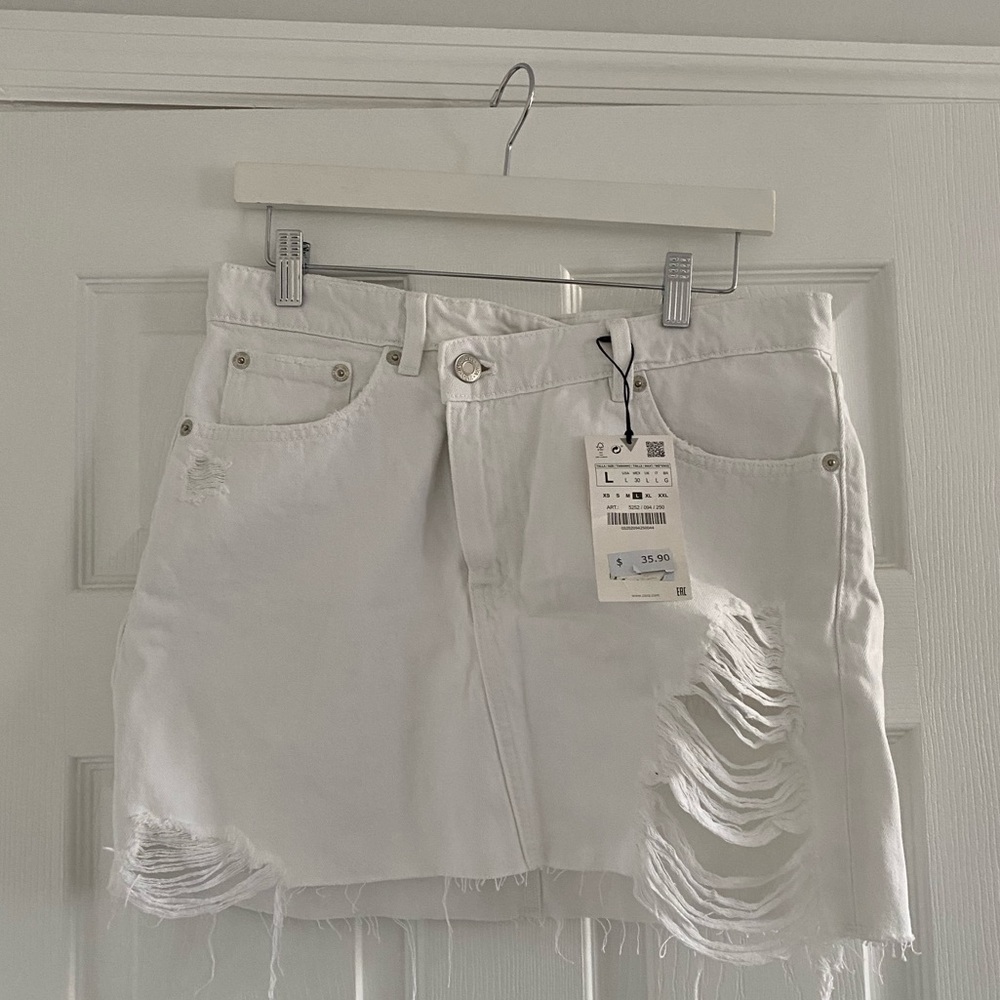 Brand new Zara ripped white skirt